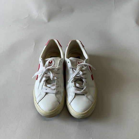 Women’s veja sneakers size 7 - Picture 3 of 5